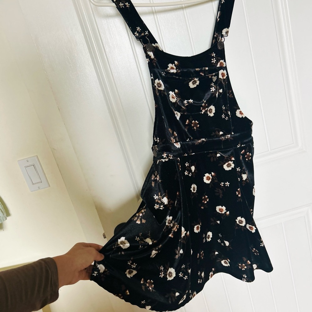 Black Floral Velvet Overall Pinafore Dress Kendal & Kylie